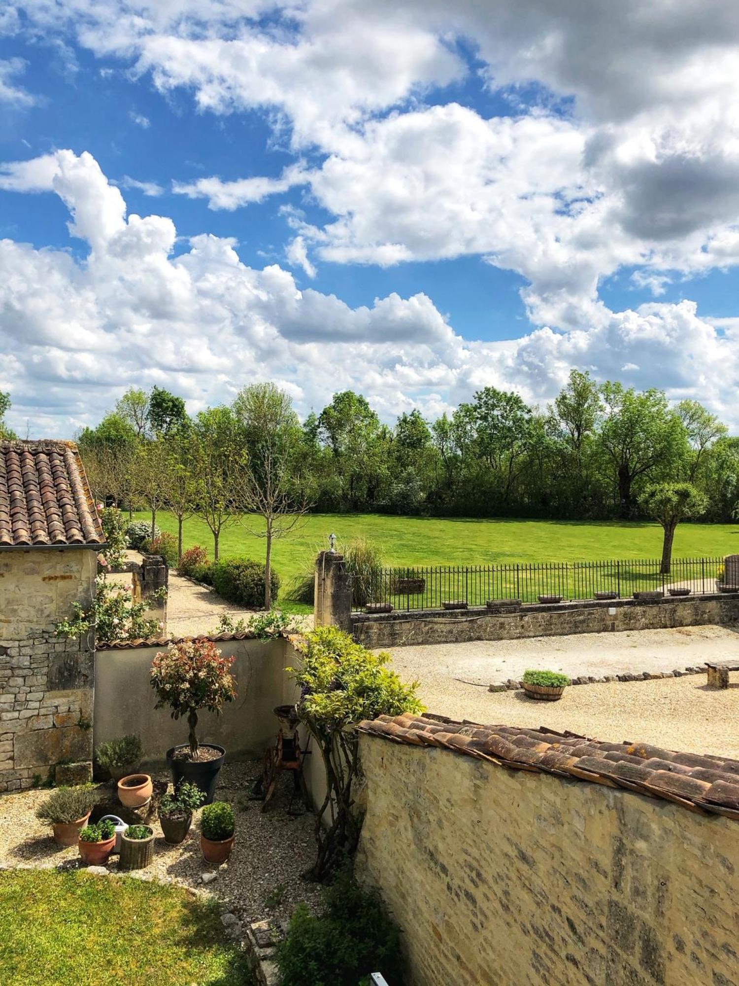 Gites de Cognac Bréville Exterior foto